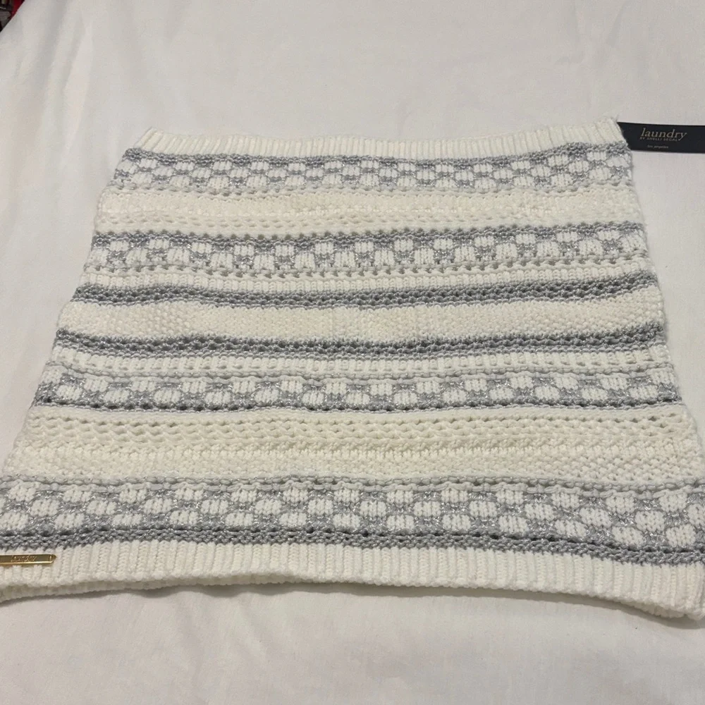 Laundry By Shelli Segal White and Silver fair isle Knit infinity neck Scarf NWT - Picture 1 of 11
